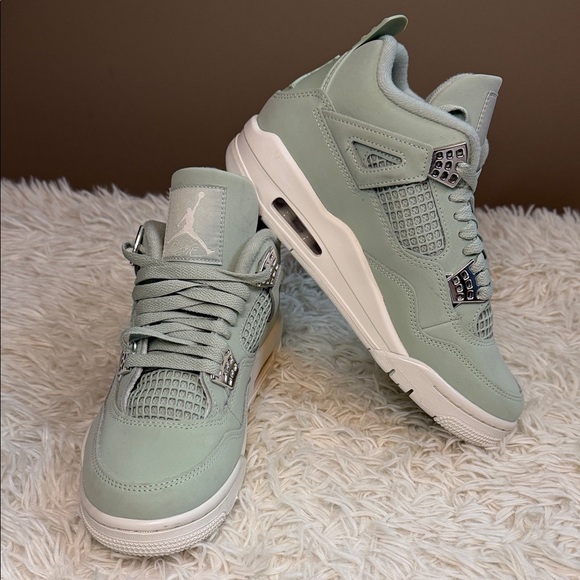 Jordan Shoes - Air Jordan 4 Seafoam Women’s Size 7 Sneakers Light Green Clean Condition